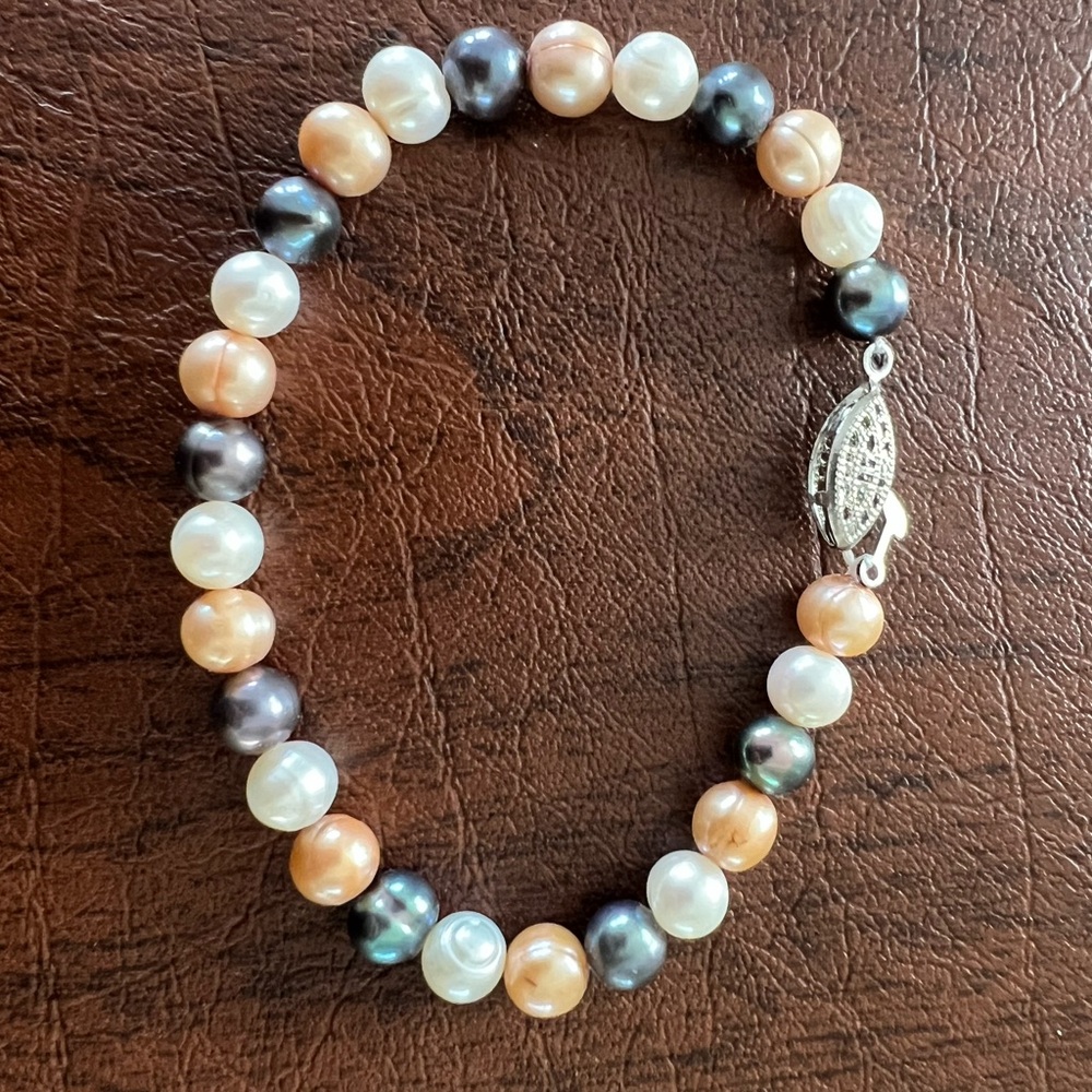 Gold and Silver Pearl  Necklace and Bracelet. - Picture 3 of 10